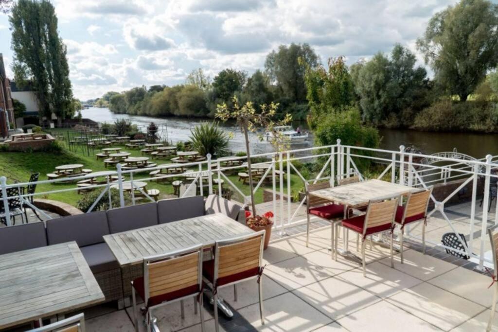 Unrivalled Location - Five Star - Worcester Apartment Екстериор снимка