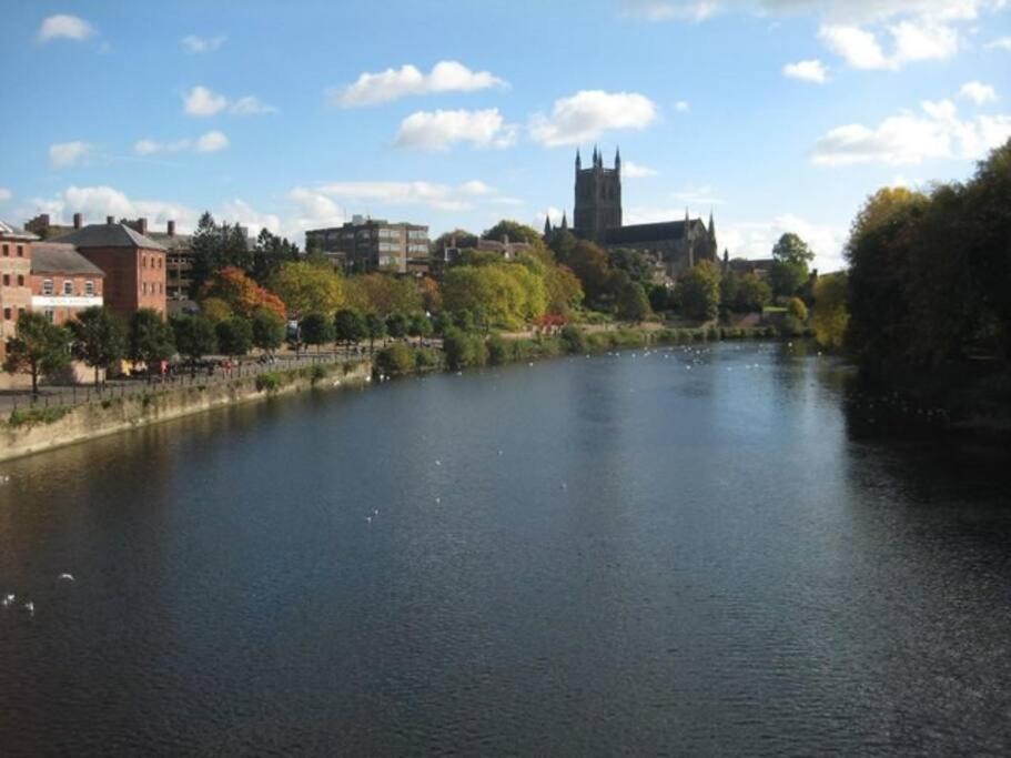 Unrivalled Location - Five Star - Worcester Apartment Екстериор снимка