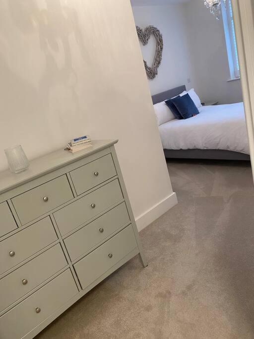 Unrivalled Location - Five Star - Worcester Apartment Екстериор снимка