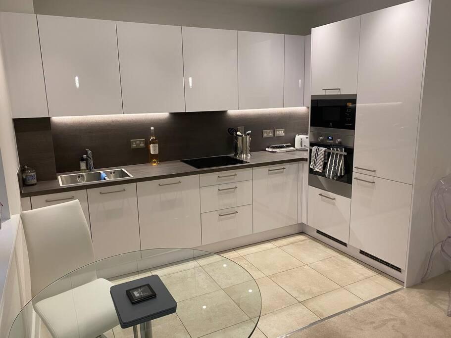 Unrivalled Location - Five Star - Worcester Apartment Екстериор снимка